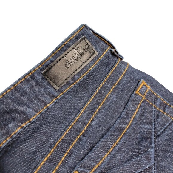 Daytrip Lynx Flare Leg Jeans - Picture 3 of 6